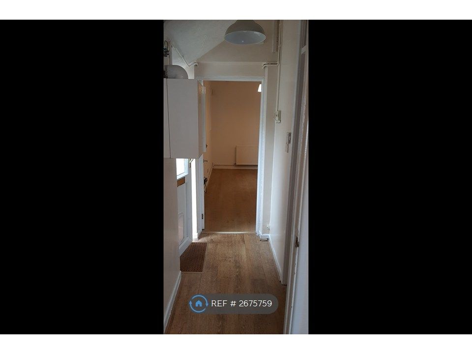 Property photo 2 of 9 Hallway