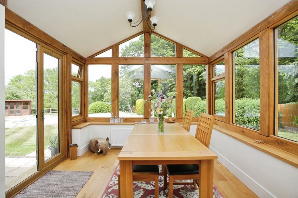 Property photo 3 of 20 Orangery No .03