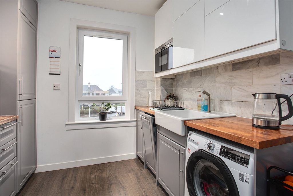 Property photo 3 of 18 Picture No. 12