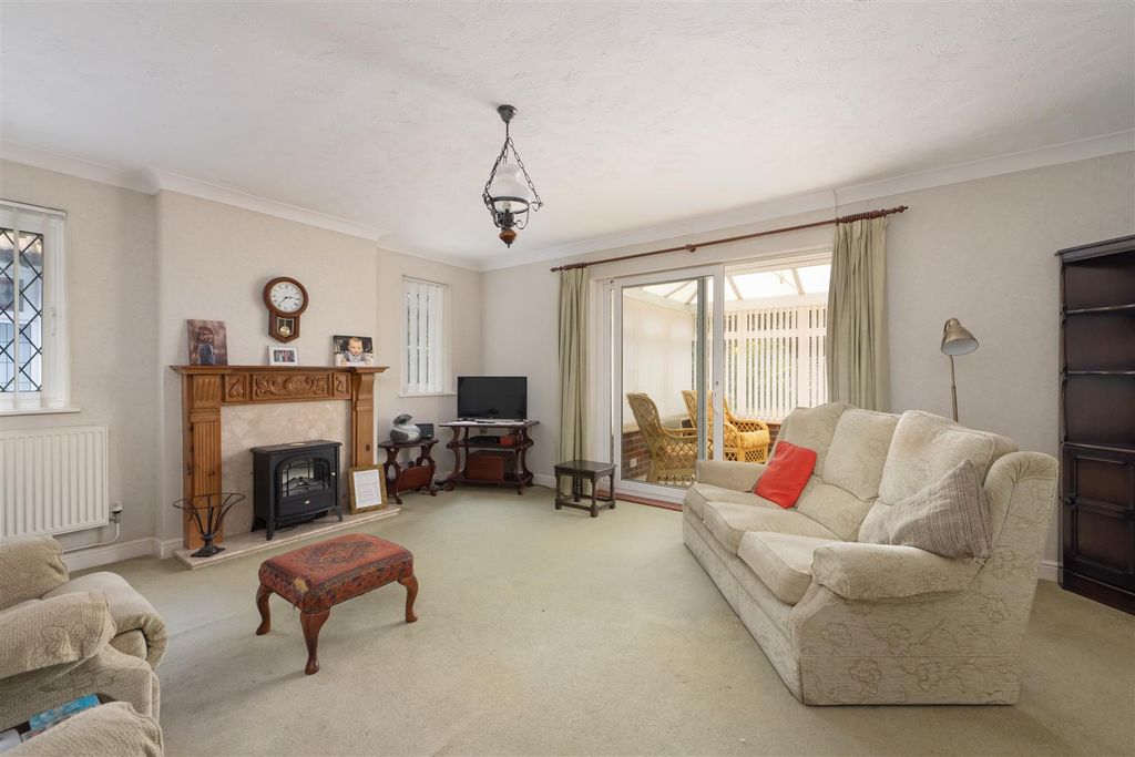 Property photo 3 of 12 Streete Court, Westgate-On-Sea