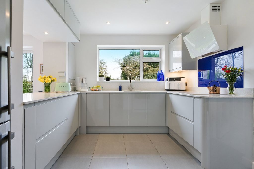 Property photo 2 of 34