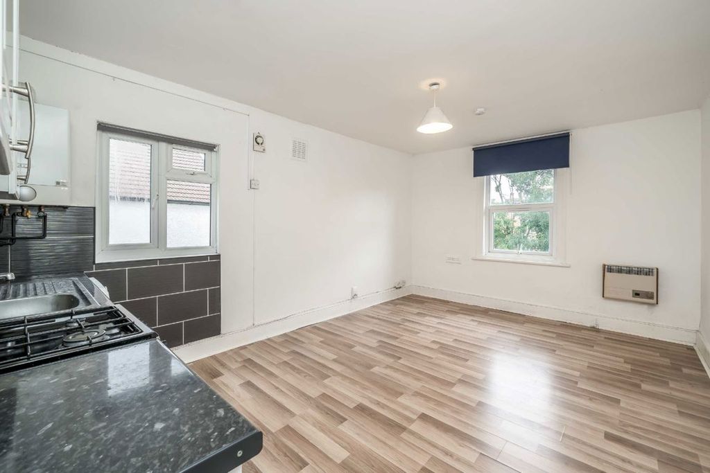 Property photo 3 of 4
