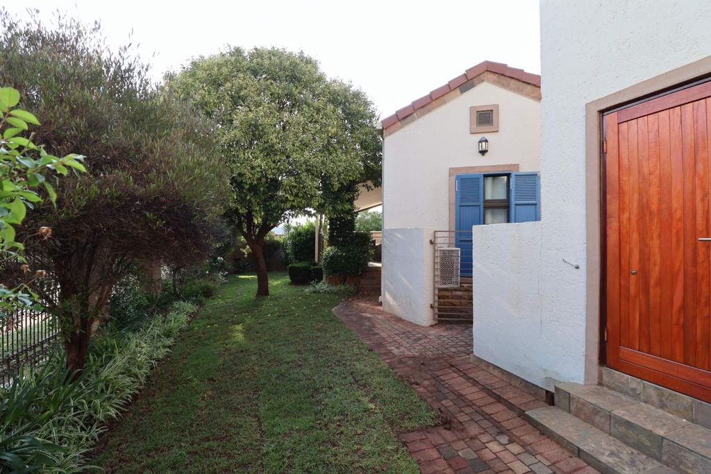 Property photo 2 of 31