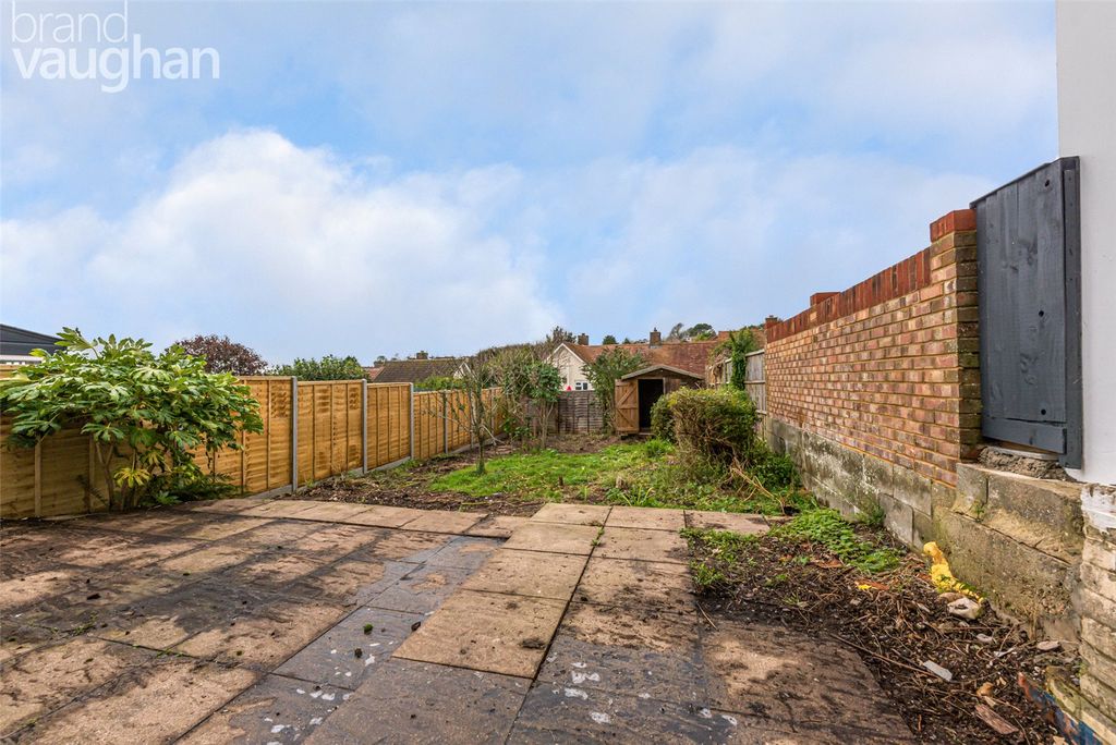 Property photo 2 of 11 Garden