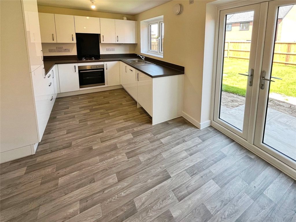 Property photo 2 of 12 Dining Kitchen