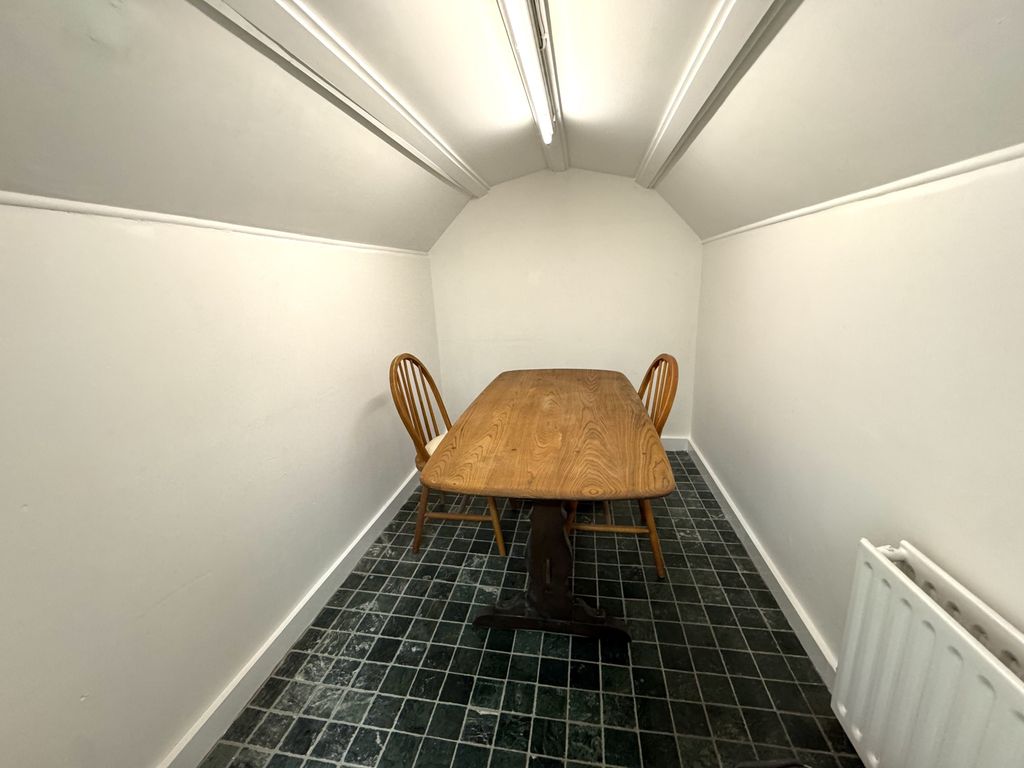 Property photo 3 of 6 Picture 3