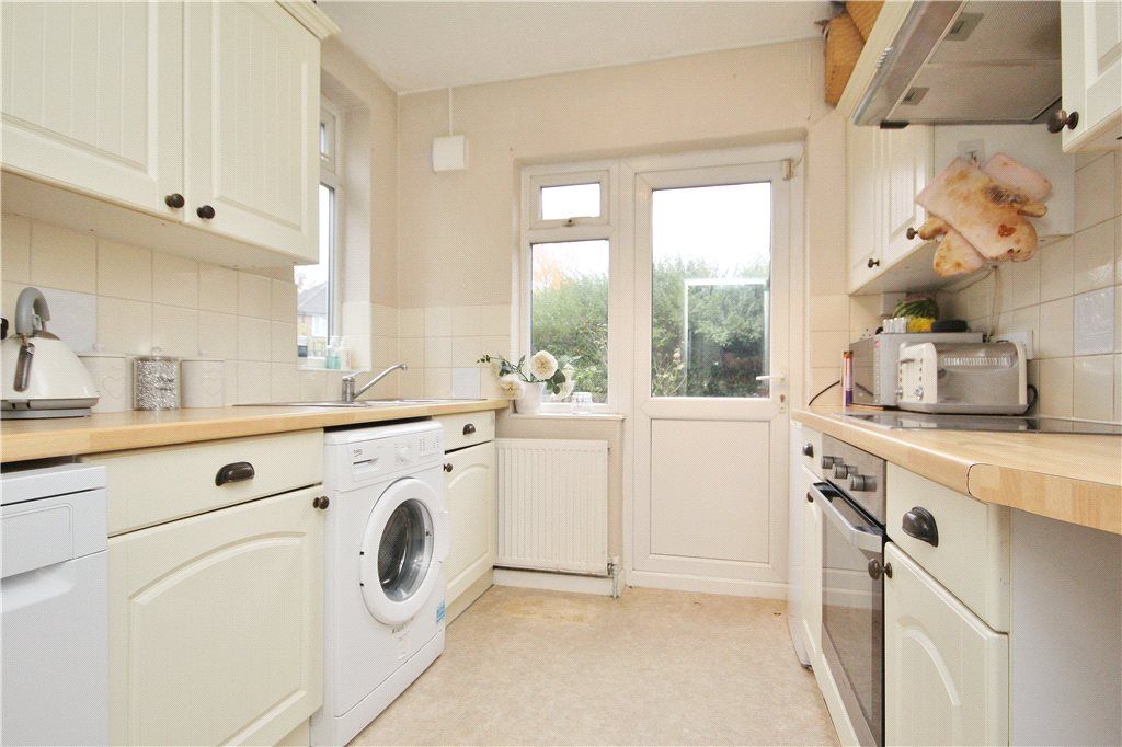 Property photo 3 of 8 Kitchen