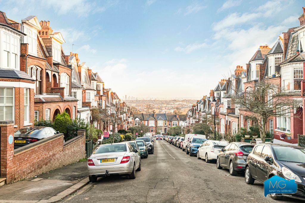 Property photo 3 of 21 Picture No. 02