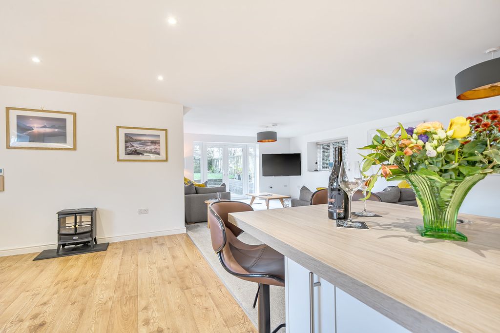 Property photo 3 of 25