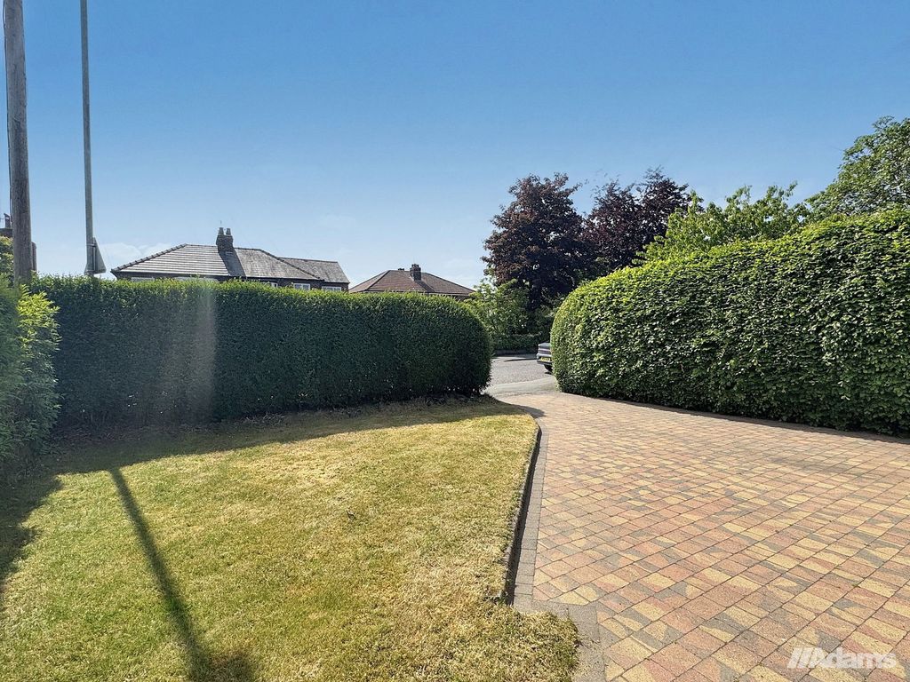 Property photo 2 of 27