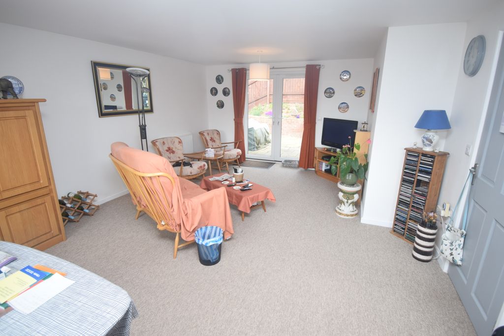 Property photo 2 of 12 Lounge Diner 1