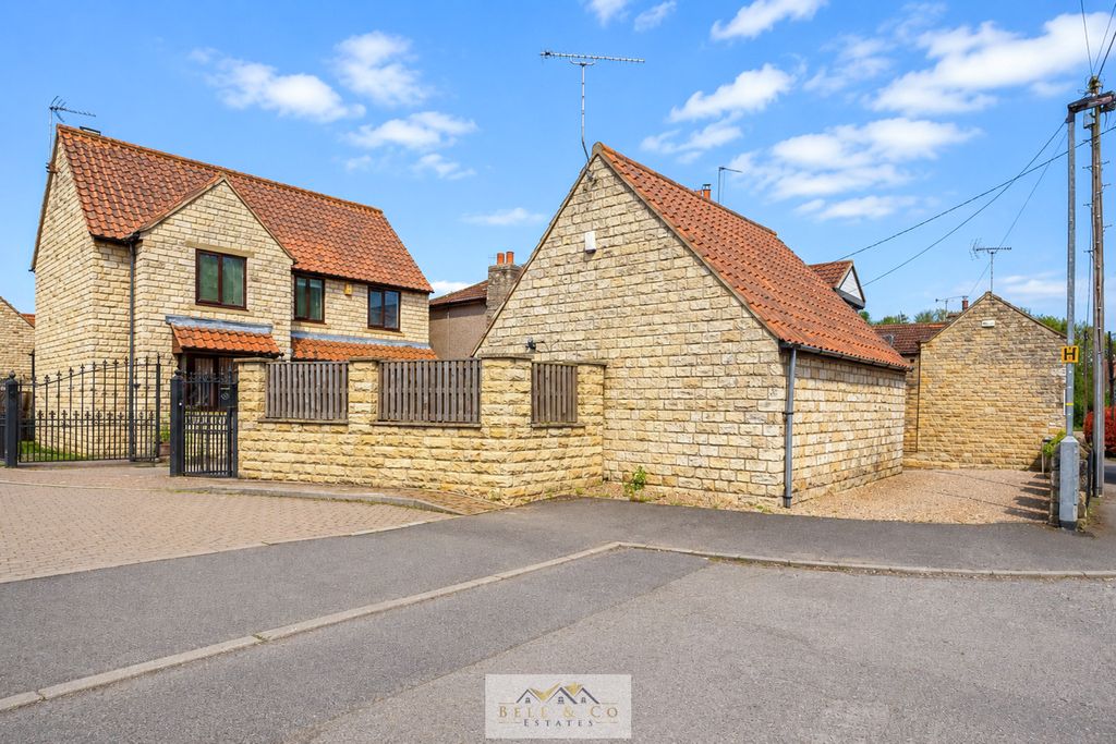 Property photo 2 of 29