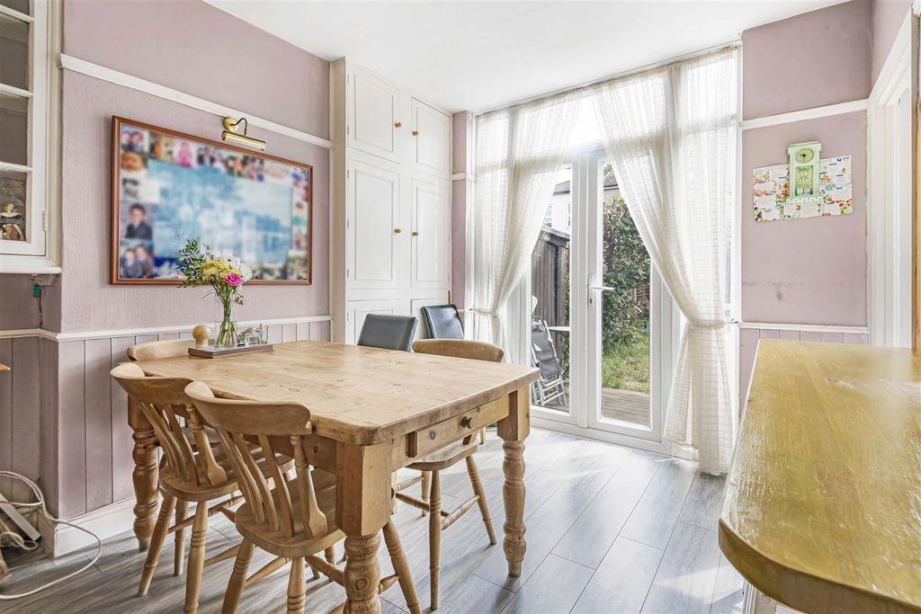 Property photo 3 of 11 21_51623.Jpg