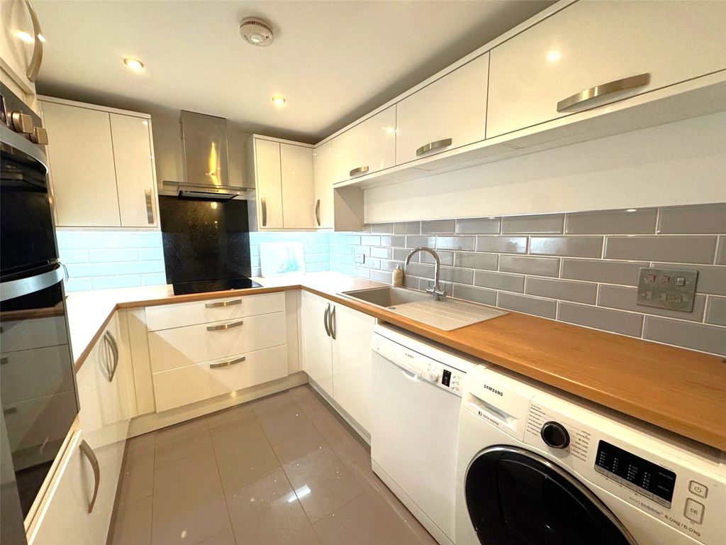 Property photo 3 of 11 Picture No. 14