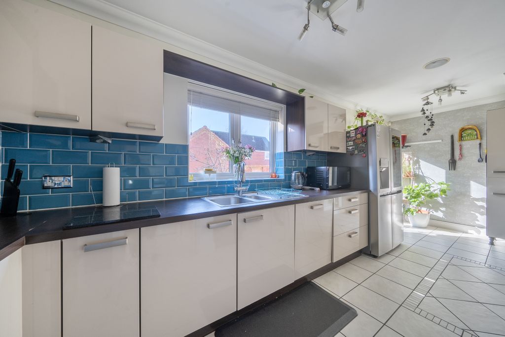 Property photo 2 of 19 14294061069ba7c6Bc081d