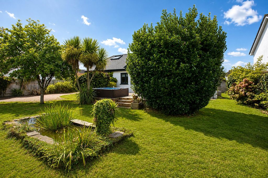 Property photo 1 of 13 Garden