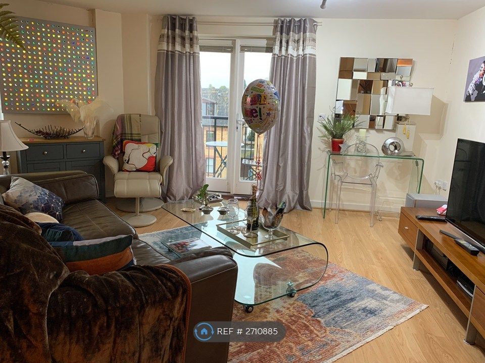 Property photo 2 of 22 Living Room