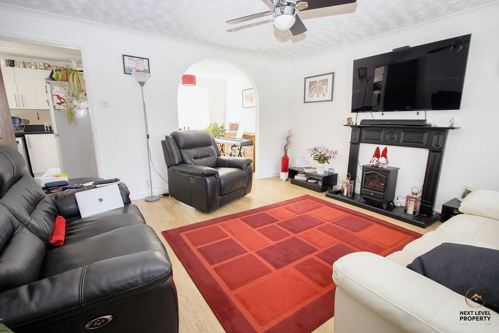 Property photo 3 of 14