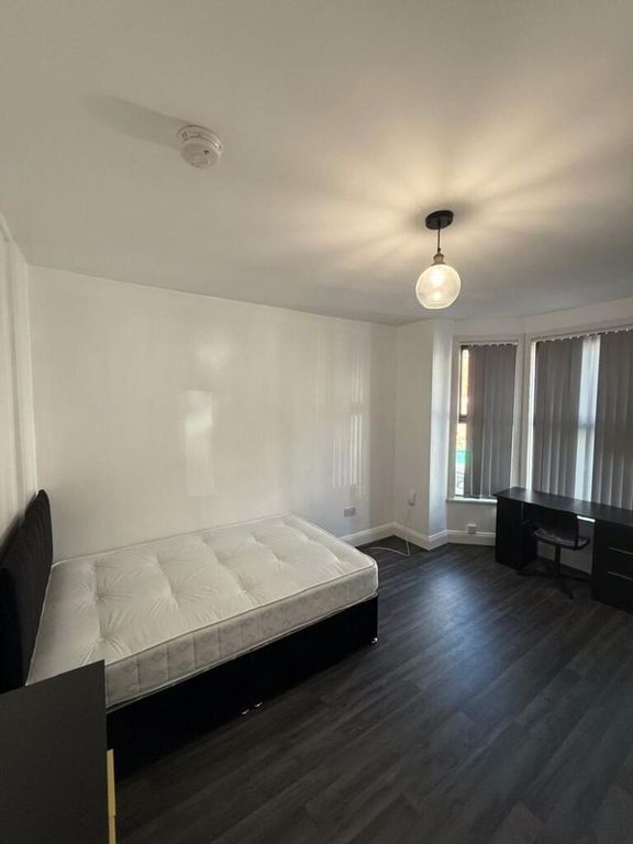 Property photo 1 of 10 A Spacious And Bright Living Room With Modern Dark...