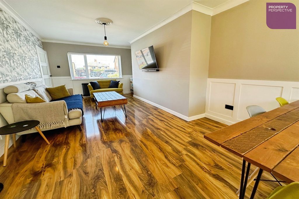 Property photo 2 of 15 Lounge