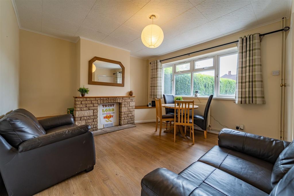 Property photo 3 of 14 Approach