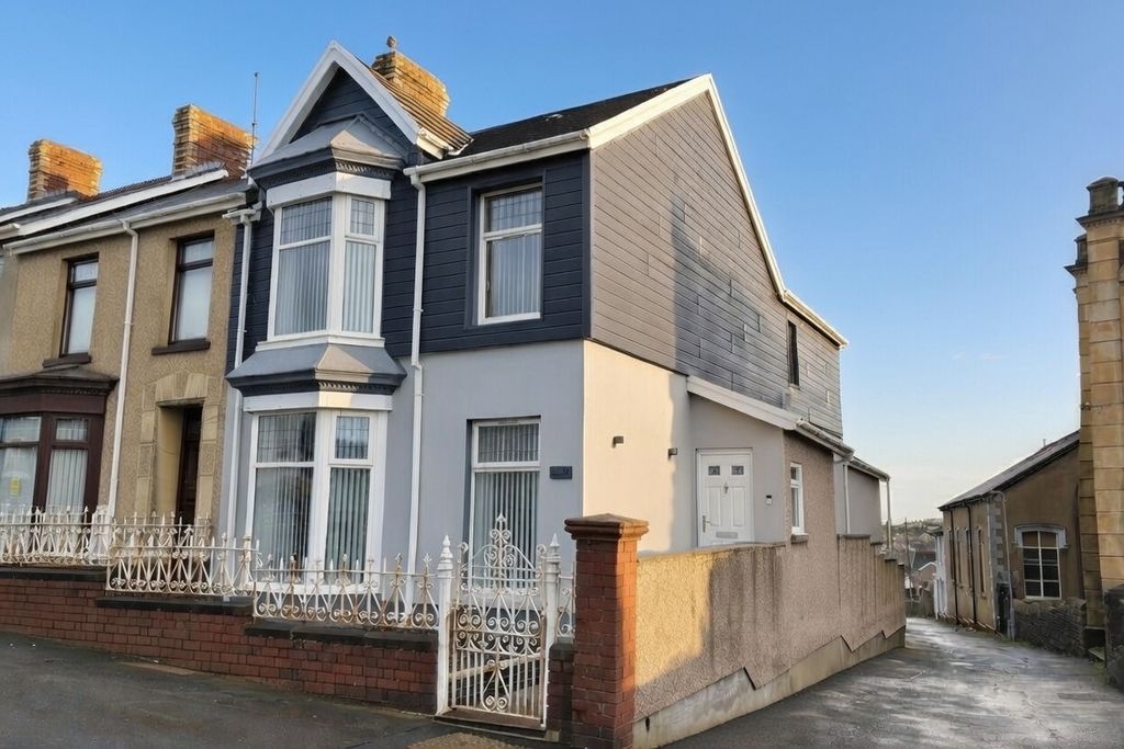 Property photo 1 of 21