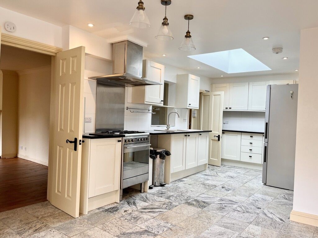 Property photo 2 of 21 Kitchen