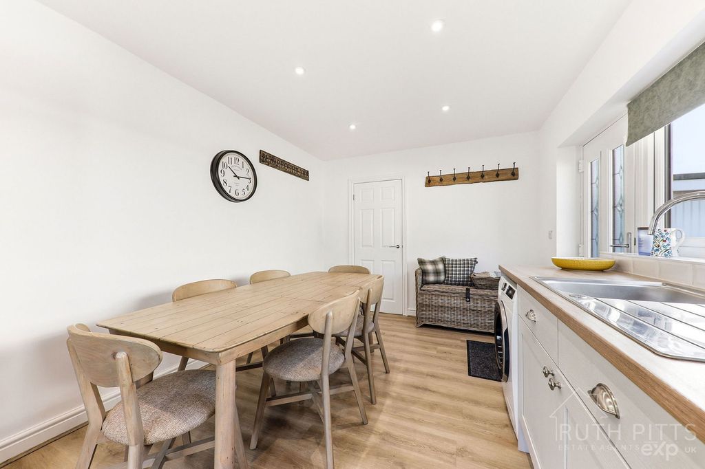 Property photo 2 of 27