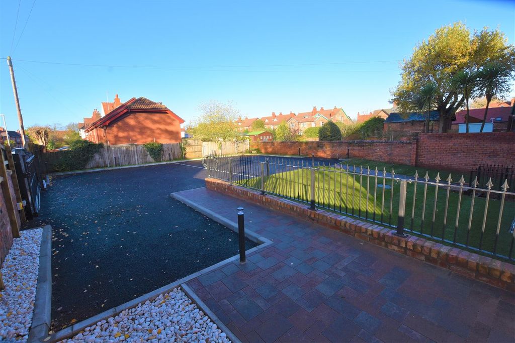 Property photo 3 of 11 Car Park 2.Jpg