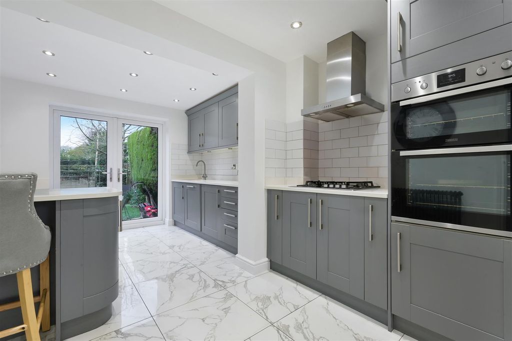 Property photo 2 of 32 Thurnham Way (19).Jpg