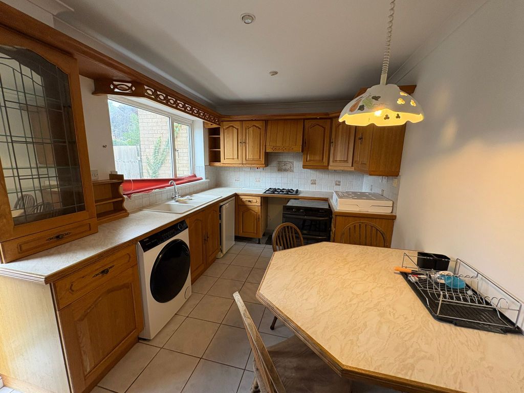 Property photo 2 of 8 Kitchen