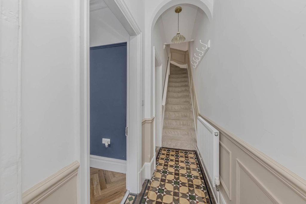 Property photo 2 of 27