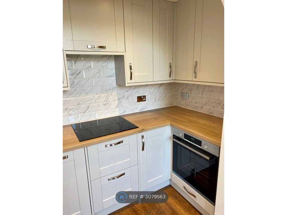 Property photo 2 of 11 Kitchen 1