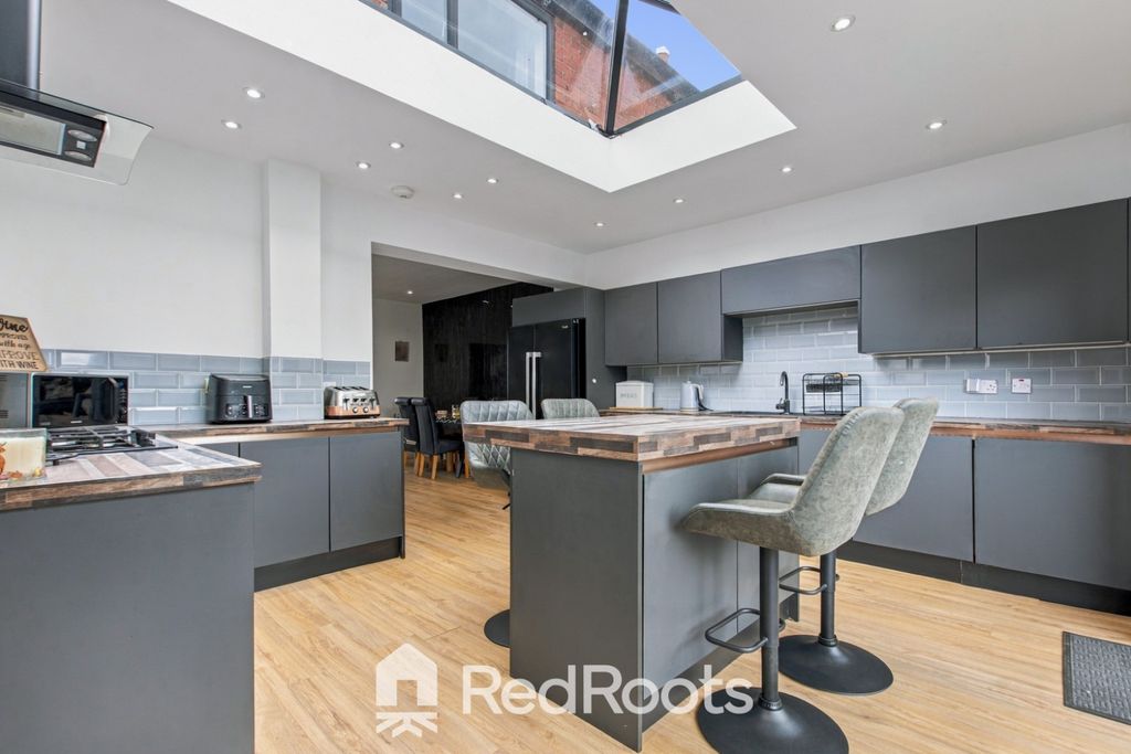 Property photo 2 of 37 4927372