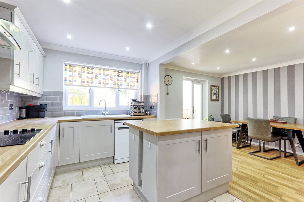 Property photo 2 of 31 Kitchen