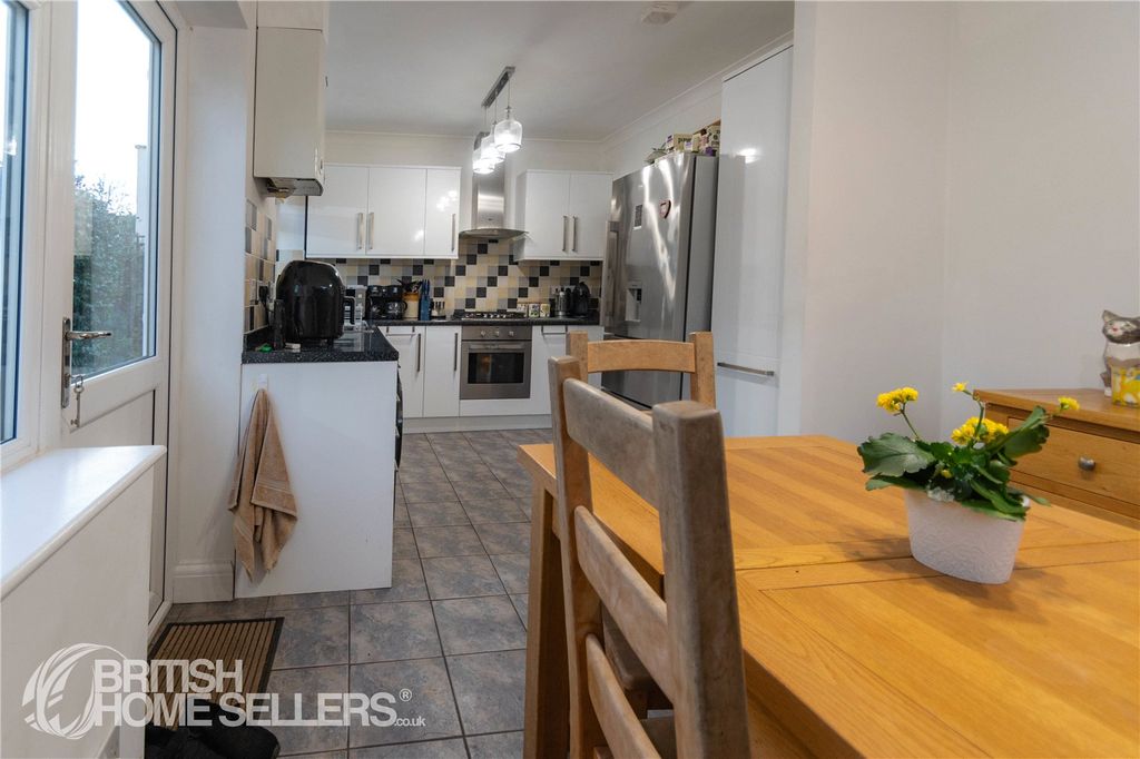 Property photo 2 of 11 Picture No. 12