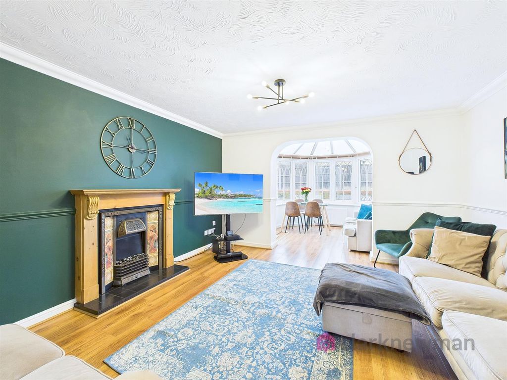 Property photo 2 of 15 Lounge