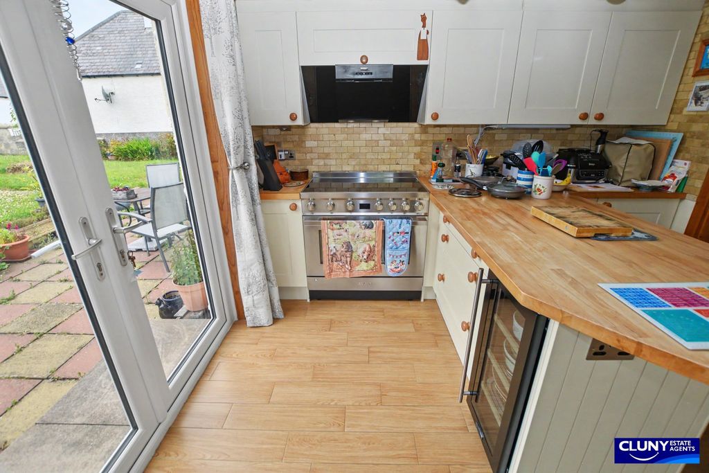 Property photo 3 of 25