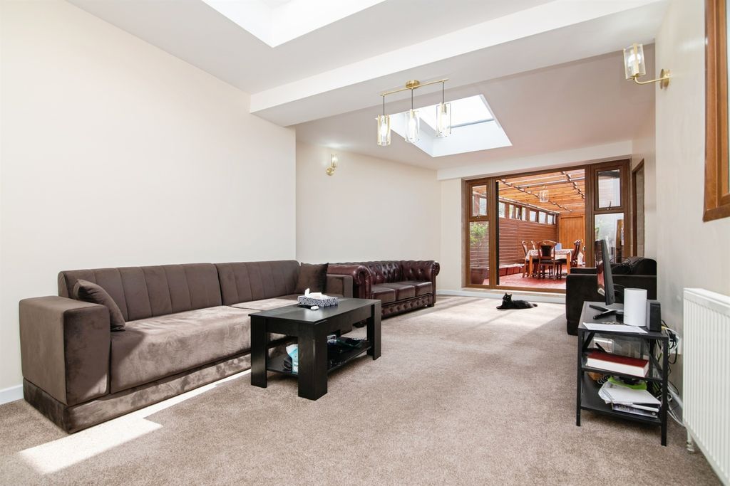 Property photo 3 of 27