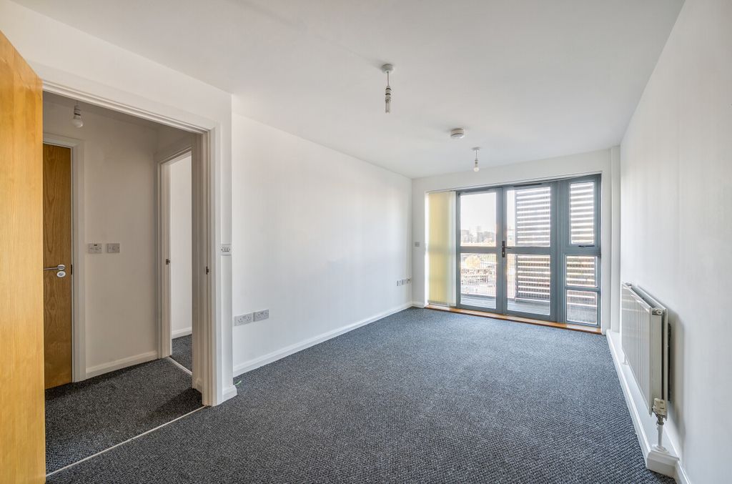 Property photo 3 of 12 1388085-3-6935Efd...