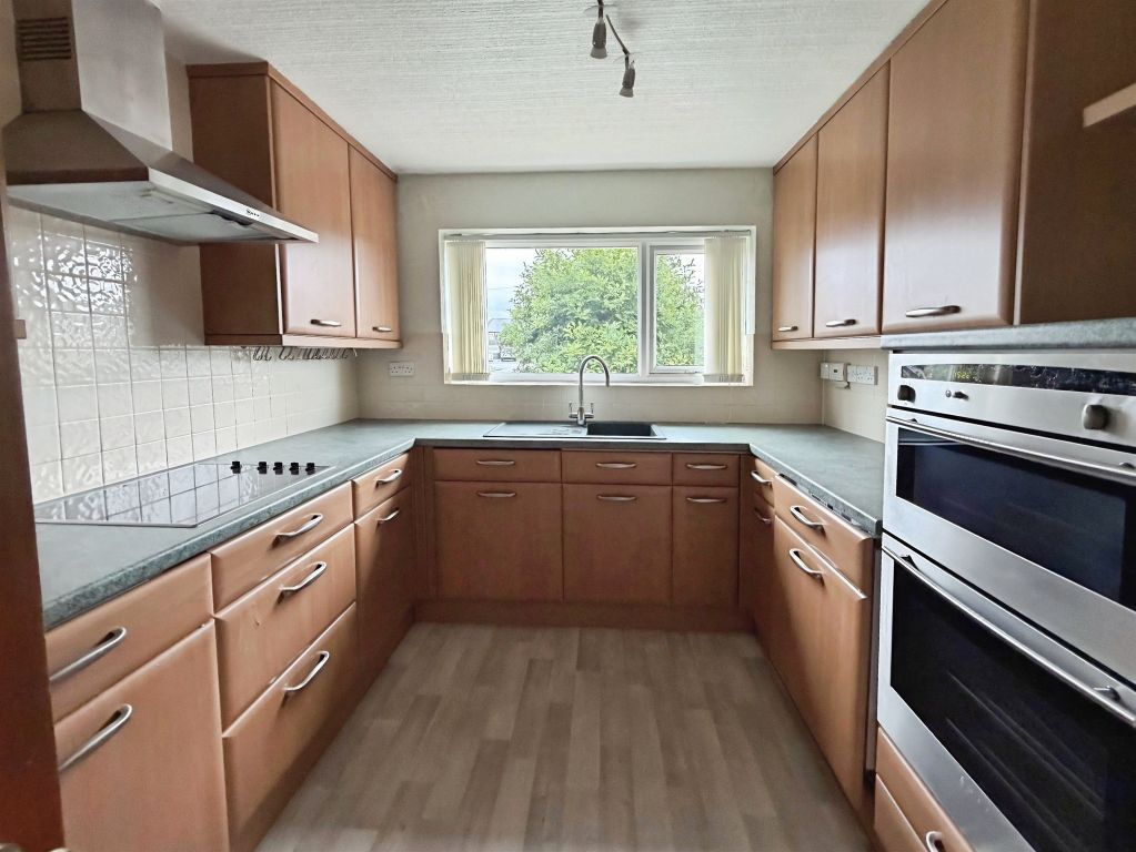 Property photo 3 of 12