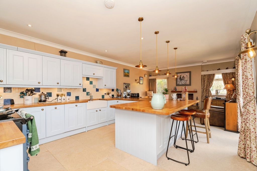 Property photo 3 of 18 Pbox-Img.Jpg