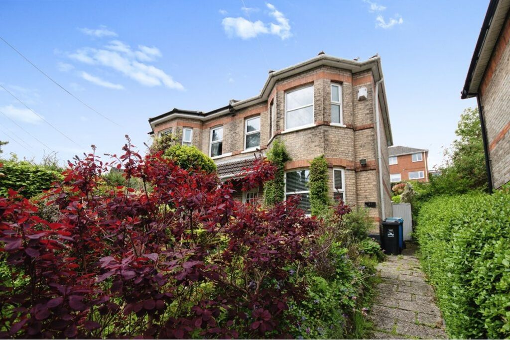 Property photo 2 of 17