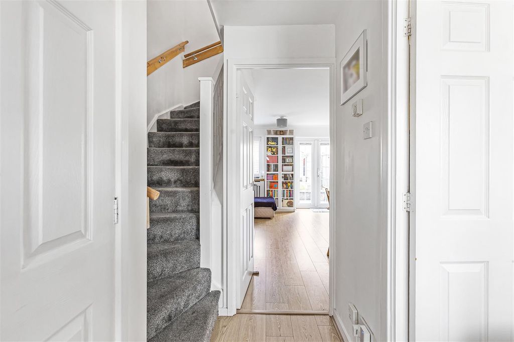 Property photo 3 of 16 11_71366.Jpg