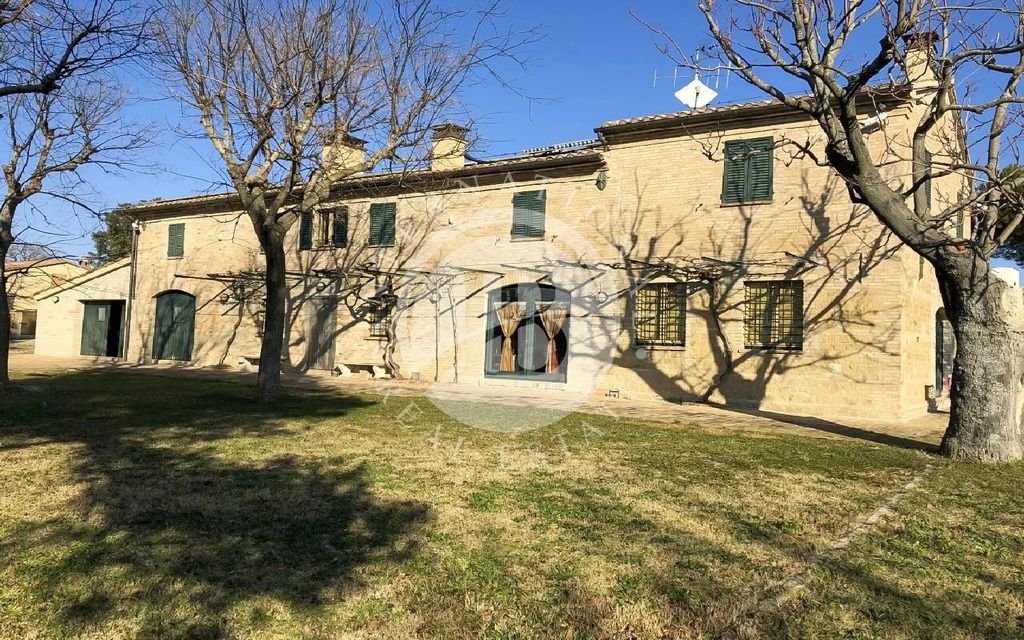 Property photo 2 of 18