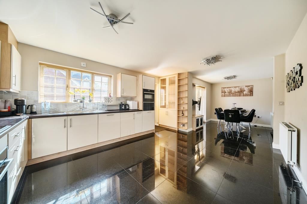Property photo 2 of 18 Kitchen