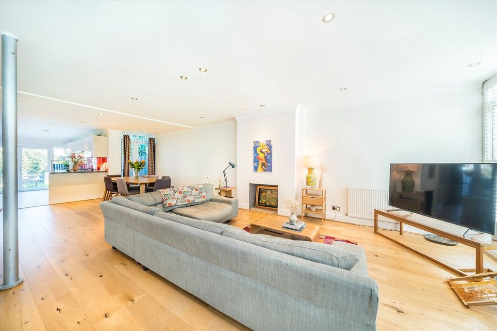 Property photo 2 of 9