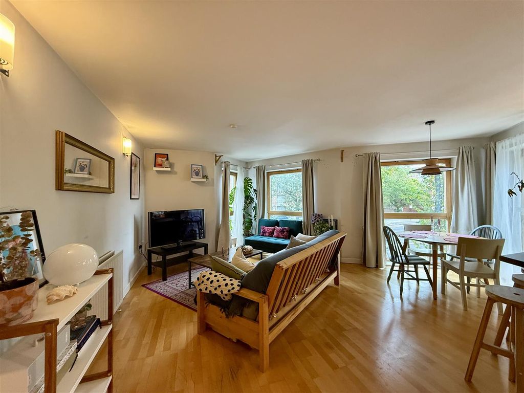 Property photo 3 of 6