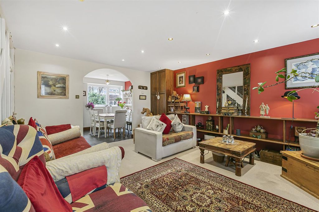 Property photo 2 of 31