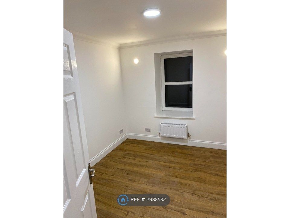 Property photo 3 of 10 Bedroom 1